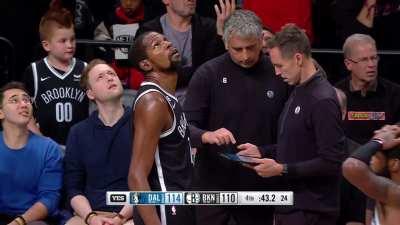 [Highlight] Luka's layup is blocked by Durant and is given to the nets upon review