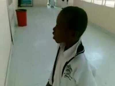 😎مضحك الرجل غناء انذار