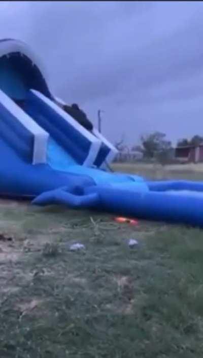 Blursed bouncy castle…. Watch til the end 😂