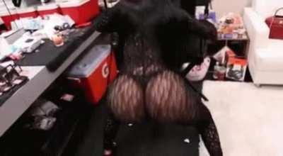 Imagine the amount of casual backstage sex she’s had.