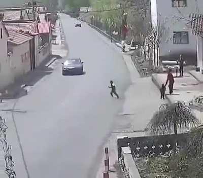 小盆友体操动作完成的不错哦😁