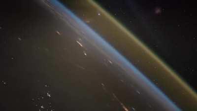 Запуск космического аппарата как он выглядит с орбитальной станции