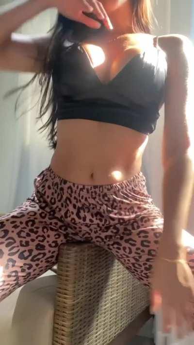 At this point everything my clit touches makes my leg shake🥴