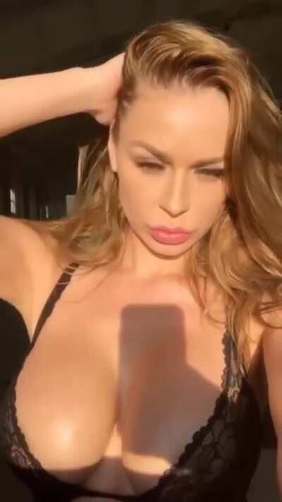 From her insta @katecompton