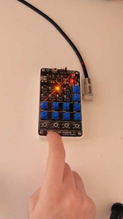 Made a programmable 8 step 555 sequencer