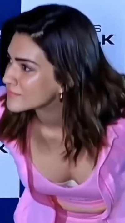 Kriti Kutti Sanon for sure would be best enjoyable in Doggy Style. Raand Bending Down so that Camera can capture her tits and massive Cleavage easily. Such a Shameless Dicktease in Public.