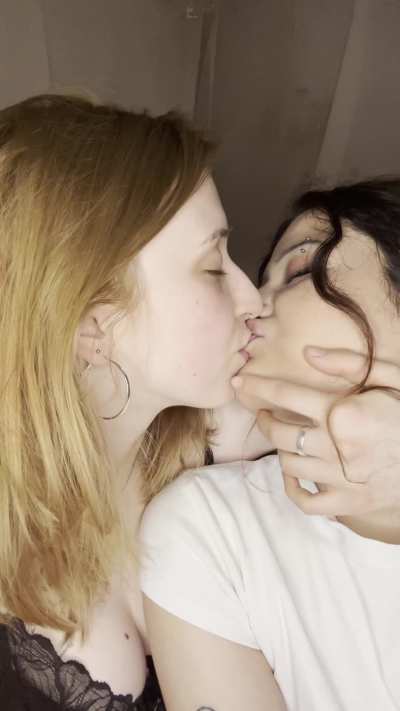 Her sloppy tongue makes me crazy