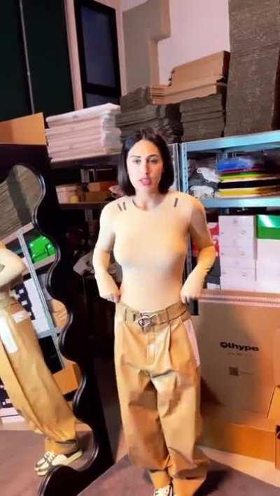 A voi i commenti! Peggio della sorella!