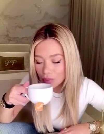 MU? QUI? NHA? DA GALERA? é das bloguerinha que nois gosta né cuzão