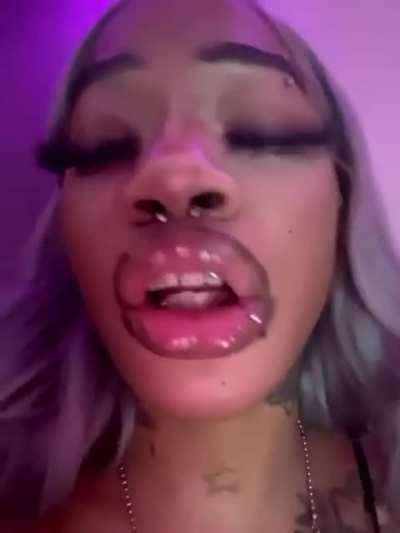 she just dont miss 😵‍💫