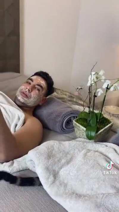 I was having a spa day with my human when the spa's owner comes in, disturbs us and refuses a refund. Can I sue for compensation?