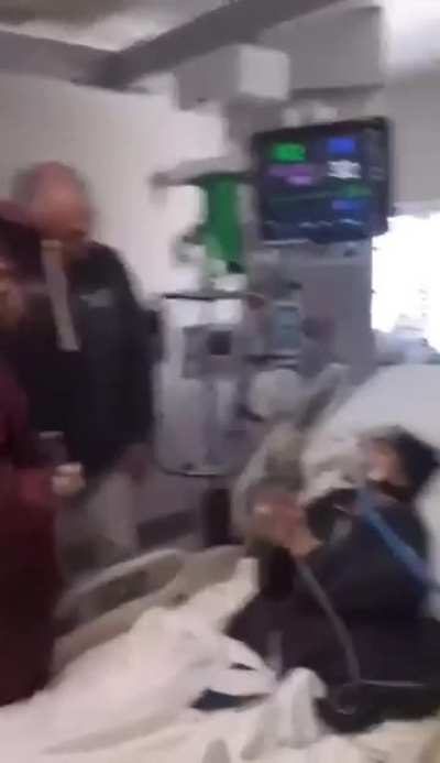 Principal goes out of his way to give a student's mom her dying wish to see her son graduate 🫶