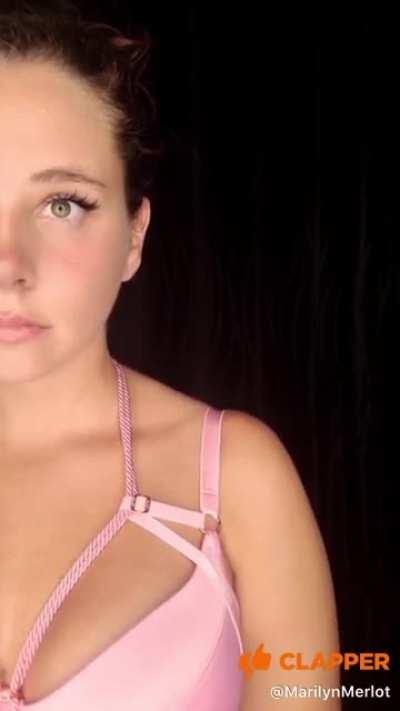 @marilynmerlot bouncy titties