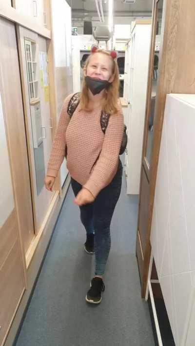 Such a quick show at a furniture store. The old gentleman must have noticed something out of the corner of his eye. And he was very surprised by what he saw. Kisses