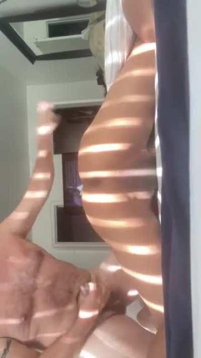 29 sexy bottom here.