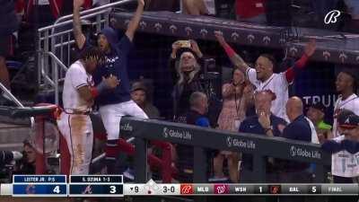 [Highlight] [Highlight] Marcell Ozuna (from the Braves) ties the game in the bottom of the ninth with a home run.