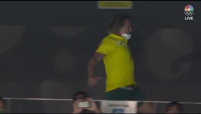 Australian swim coach goes berserk over Titmus' historic win (block in many countries i assume i would drop it for the people who want to see it!)