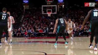 [Highlight] Isaiah Roby with the left-handed slam over Anfernee Simons