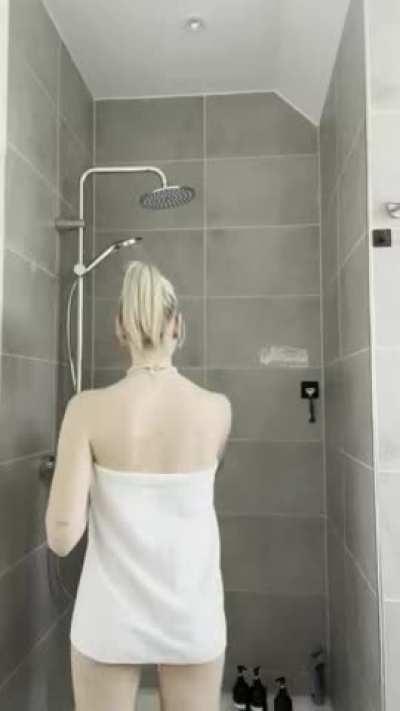 Love this real life barbie fuckdoll?