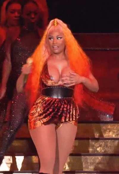 throwback to the nip slip, if you’re jerking to nicki rn feel free to dm me a dick pic😩