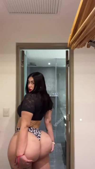 Thicc ass Latina