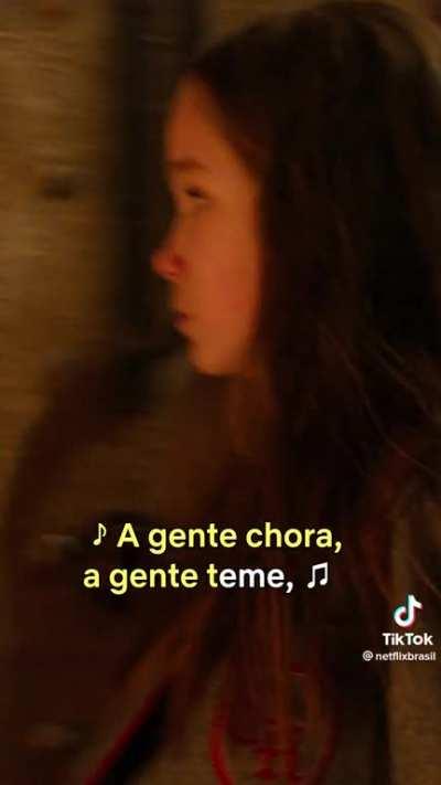 Quando seus colegas te levam para conhecer a escola nova que parece mais um presídio