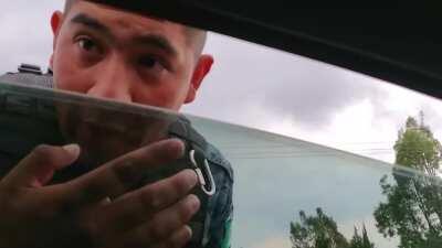 Gringos conocen los modos de la policia mexicana por primera vez.