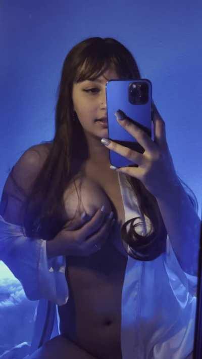 You like curvy girls like this?