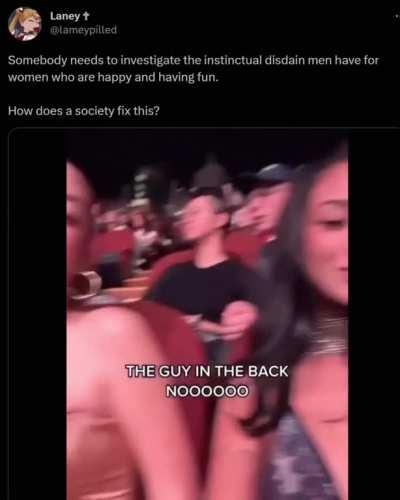 Twitter user steps out in the real world, makes ticktock videos in a PUBLIC PLACE which leads her to get awkward looks from people who don't wanna be recorded. Then complaints about misogyny.