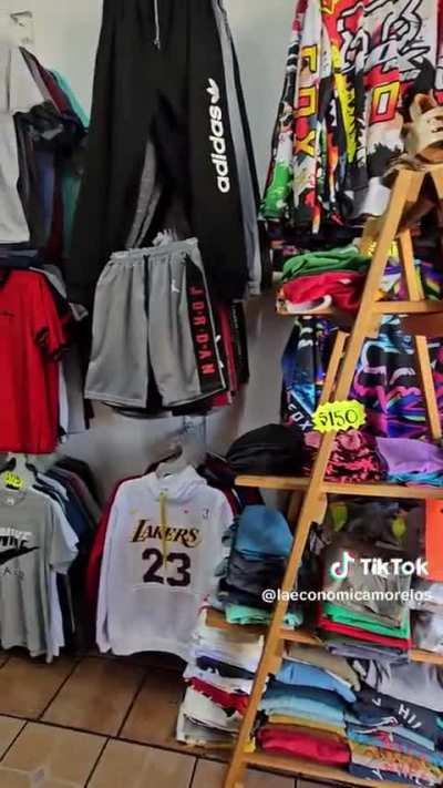 POV: le pides a tu amigo el que ha estudiado marketing que te haga una video promocional