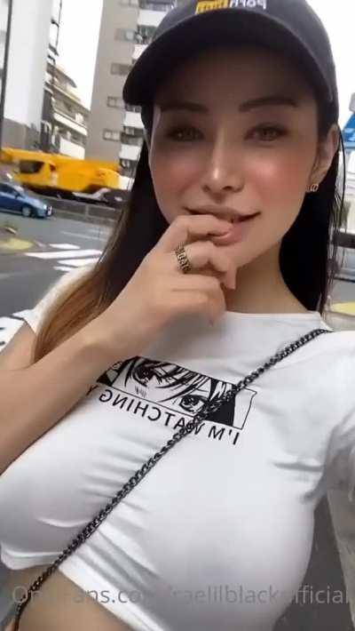 Poping out boobd in public 😍😍 Her albums linkss in commentss 👇🏻🔥