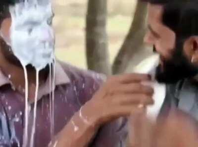 Como saber se seu amigo curte leitinho na cara