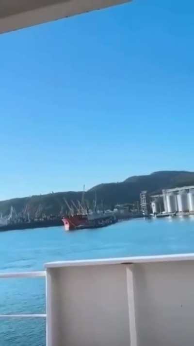 Close-up video of a surface drone strike at Tuapse's 6th oil pier, filmed by foreign workers on September 24th, 2025, Russia.