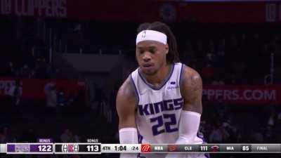 [Highlight] Clippers commentators ask nicely for kings’s Holmes to miss a free throw. He listens