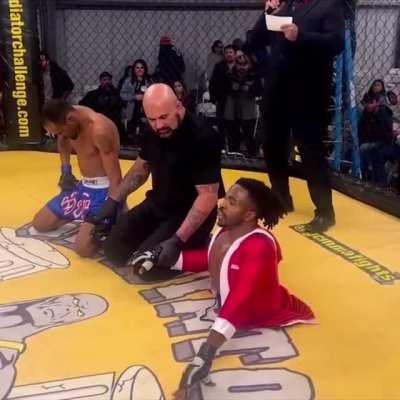 MMA fighter with no legs wins debut fight
