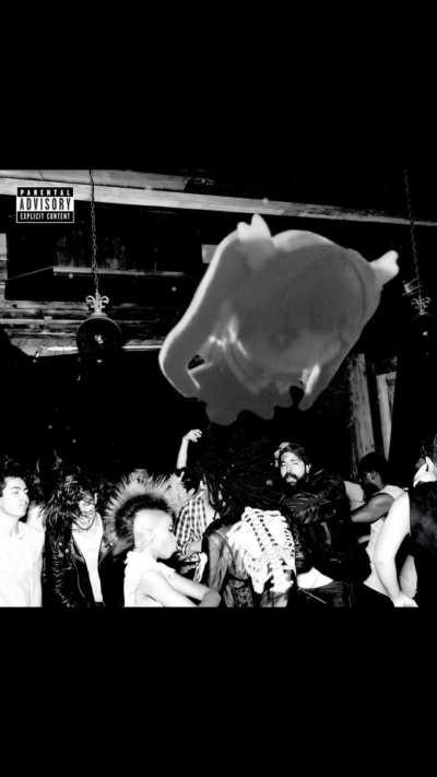 Thank god it paused, she would’ve gotten hurt 🙏🙏