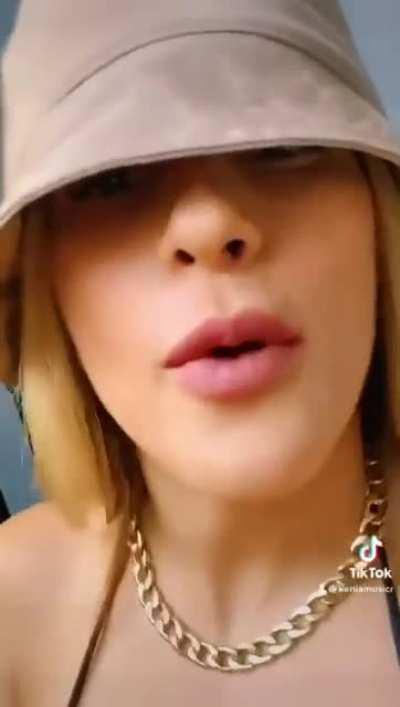 Kenia Gonzalez (@keniamusicr)