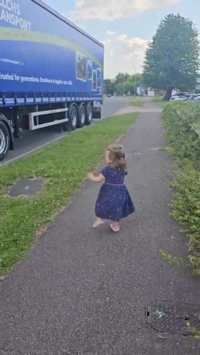 Baby girl waits for her father every day with his truck to hug and help him. 🤗 🫶