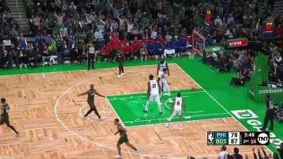 [Highlight] Jayson Tatum hits the triple after losing Embiid and confusing the defense with the handle