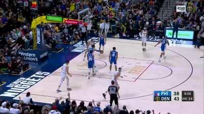 [Highlight] Monster Dunk from Bruce Brown