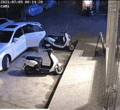 Chinese Attempted kidnapping caught on cctv