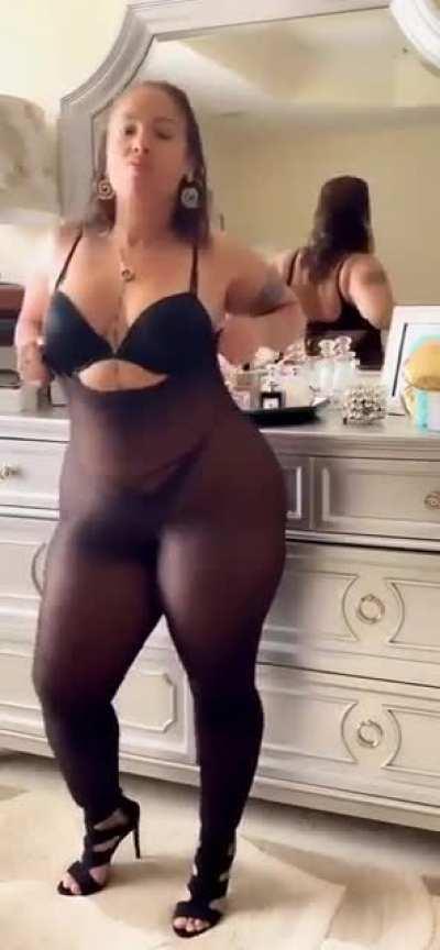 Scarlett still thickk