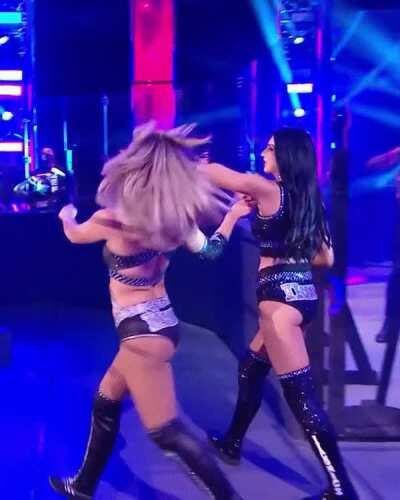 Peyton is such a tease. So pretty 😍