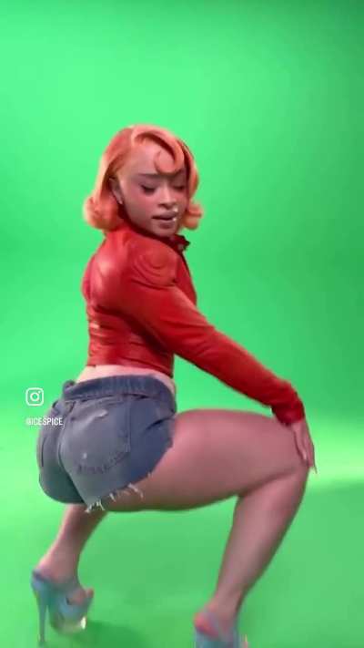 Ice spice ass go so crazy