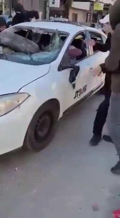 Israeli taxi driver takes the wrong turn into Nablus and is violently attacked by a Palestinian mob