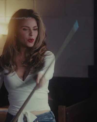 Maria Menounos In Jeans-The Holiday Dating Guide-2022