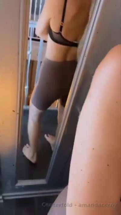 Amanda Black Bra And Tummy