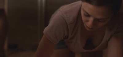 Elizabeth Olsen calling for a one from behind