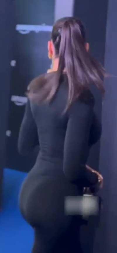 Curvy queen nora fatehi 🥵