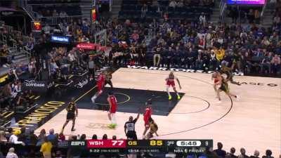 [Highlight] Steph Curry hits his 8th 3 of the night and to give him 30 points with less than 6 minutes left in the 3rd Quarter